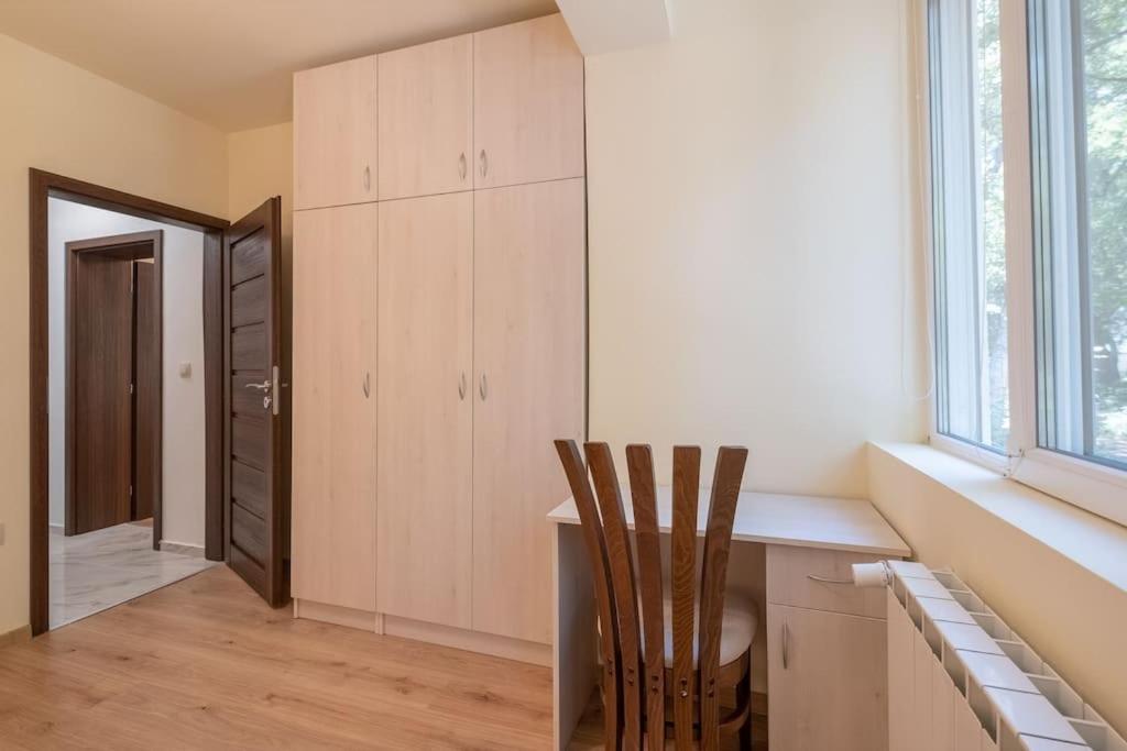 Top Location, Brand New 3 Bdrm Apt & Free Parking Sofia Extérieur photo