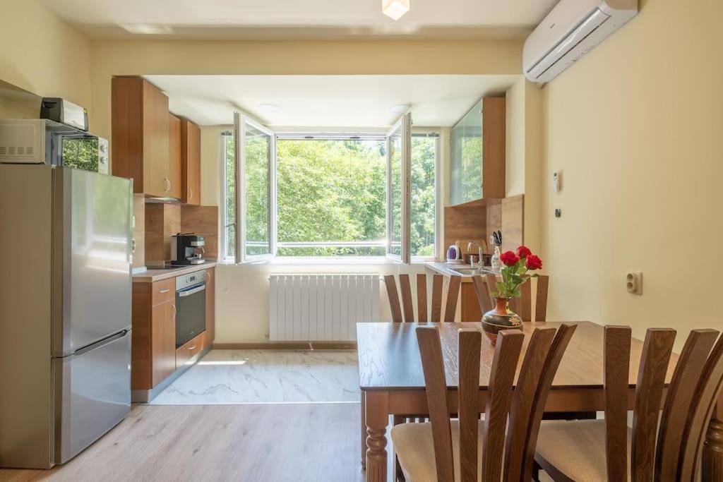 Top Location, Brand New 3 Bdrm Apt & Free Parking Sofia Extérieur photo