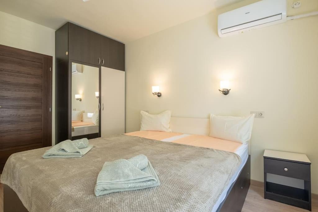 Top Location, Brand New 3 Bdrm Apt & Free Parking Sofia Extérieur photo