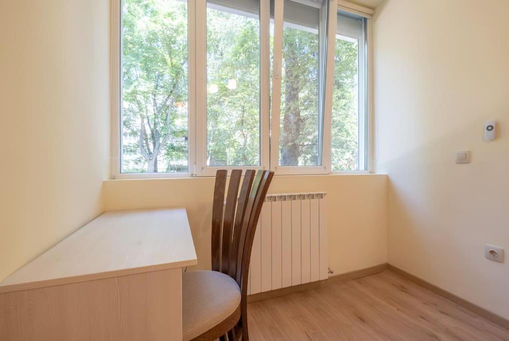 Top Location, Brand New 3 Bdrm Apt & Free Parking Sofia Extérieur photo
