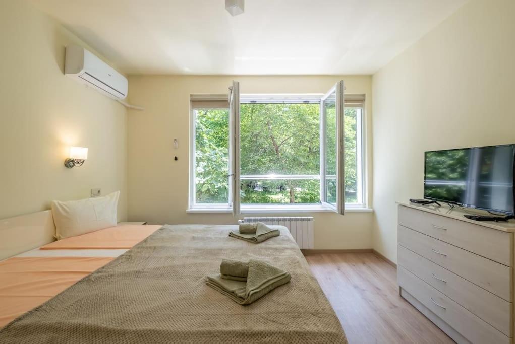 Top Location, Brand New 3 Bdrm Apt & Free Parking Sofia Extérieur photo