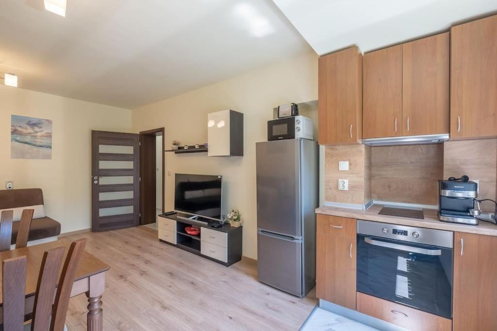 Top Location, Brand New 3 Bdrm Apt & Free Parking Sofia Extérieur photo
